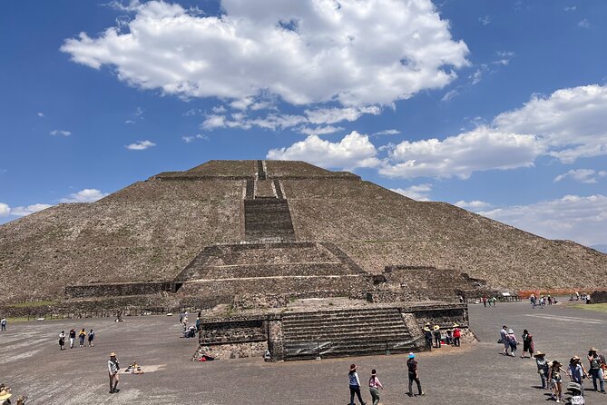 100% Private Tour in Teotihuacán Pyramids from Mexico City - The morning pickup and the drive out of Mexico City