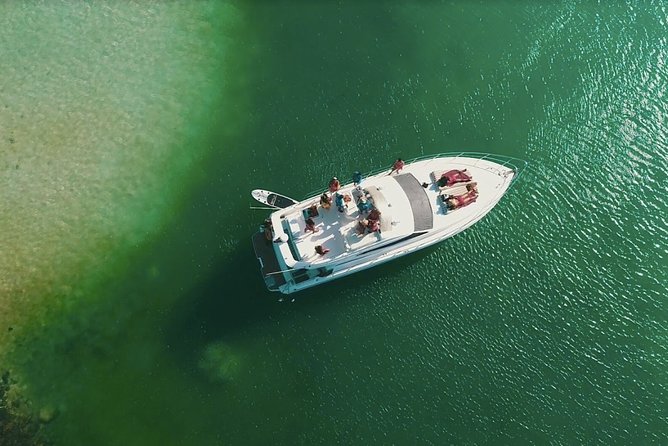 3 Hour Xpu-Ha - 47' Azimut, Tulum, Playa del Carmen, Riviera Maya - The onboard party setup: drinks, lunch, and the music system