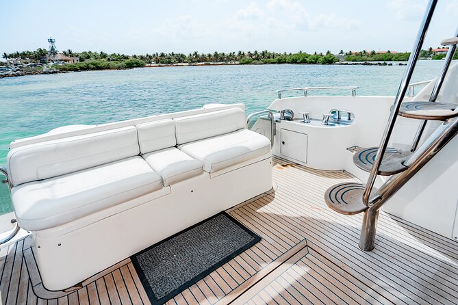 4 Hour 50' Azimut Yacht All-Inclusive in Tulum & Playa del Carmen - What the Reviews Reveal About the Crew, Food, and the Overall Vibe