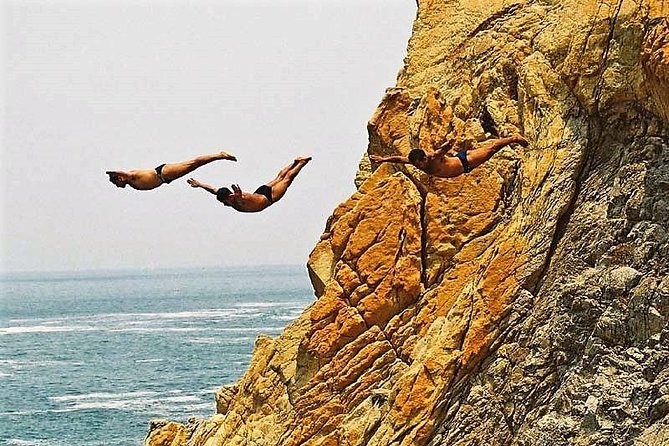 4hr Fun Guide Tour For Cruisers or Hotels Guests with Divers Show - Stop 2: La Quebrada Cliff Divers, the show you came for