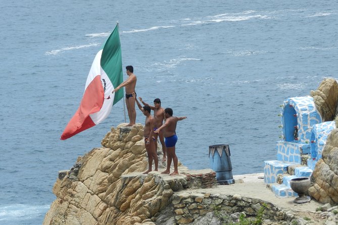 4hr Fun Guide Tour For Cruisers or Hotels Guests with Divers Show - Stop 1: Capilla de la Paz (Chapel of Peace) and that big view
