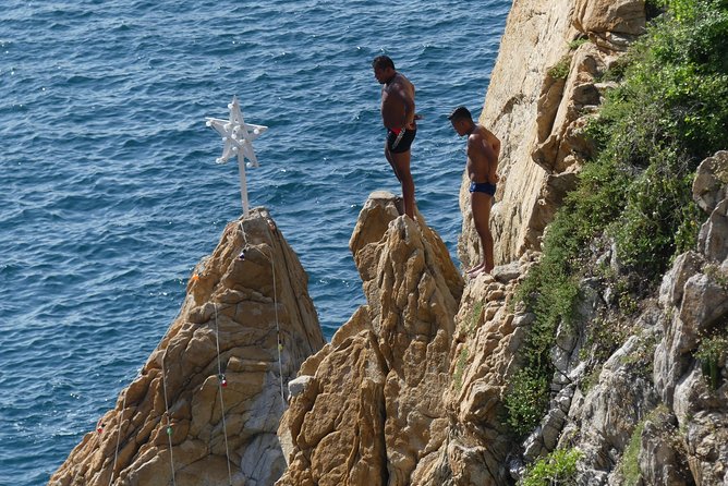 4Hrs Small Group Half Day City Tour with Lunch at High Divers - Lunch and value: is $120.75 a fair trade for your time?