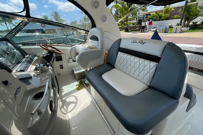 5-Hour Private 40' Yacht 2-Stop Tour to In-Ha reef with Food, Drinks & Snorkel - The open bar experience, and what unlimited drinks changes