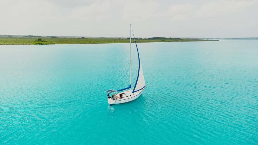 Bacalar Lagoon Sailing Tour with Open Bar and Mexican Lunch - What to bring so you can swim comfortably (and not improvise)