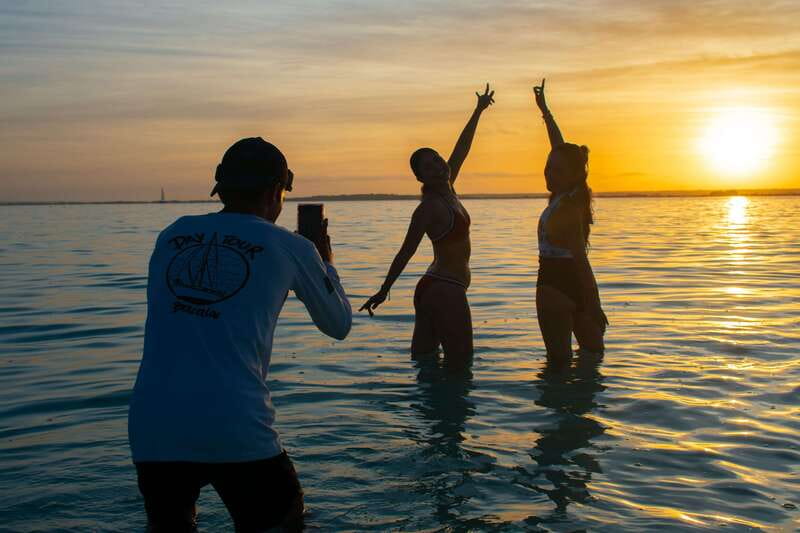 Bacalar: Sunrise Paddleboard Tour with Floating Picnic - Who should book, and who should pass