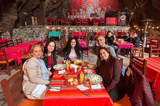 Balloon flight + Breakfast in cave + Pyramids + Pick up CDMX. - Check in at Teotihuacan: ID, weight, and a calm safety briefing