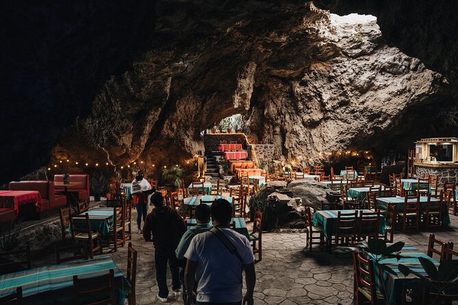 Balloon Flight + Cave Breakfast + Pick Up from CDMX or We Fly - The We Fly Teotihuacán reception stop: coffee, waiting room, and a calmer start