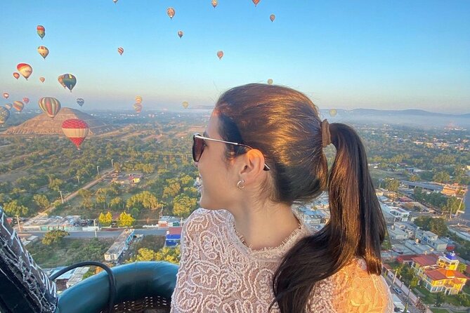 Balloon flight + pick up in CDMX + Breakfast in Cave + Pyramids - In the air: sunrise views, a smooth ride, and the pilot experience