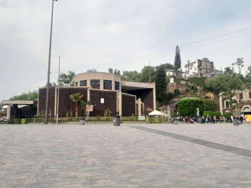 Basilica de Guadalupe: Complete Walking Tour - El Cerrito, La Ofrenda, and El Pocito, where the route turns visual