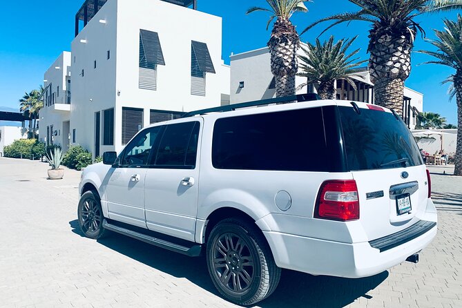 Cabo Private Transportation to Cabo - Communication That Handles Flight Delays (WhatsApp Included)