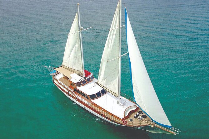 Cabo San Lucas Luxury Sailing Yacht and Dinner with a Chef - Open bar, mixed drinks, and where to sit for the best sunset