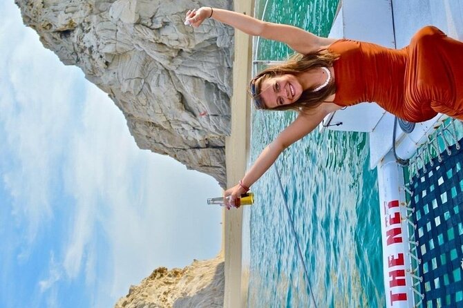 Cabo San Lucas Sunset Cruise with Unlimitted Drinks - Marine life spotting from the catamaran: how to enjoy it without stressing