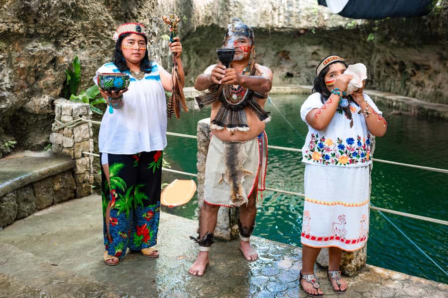 Cancun: Cenotes El Retoño entrance with transport, food, and guided tour. - Food on a Cenote Day: À la Carte Lunch That Actually Feels Like a Break