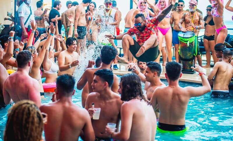 Cancún: Coco Bongo Beach Party Experience - What’s Included: Drinks and Snacks That Actually Make the Ticket Worth It
