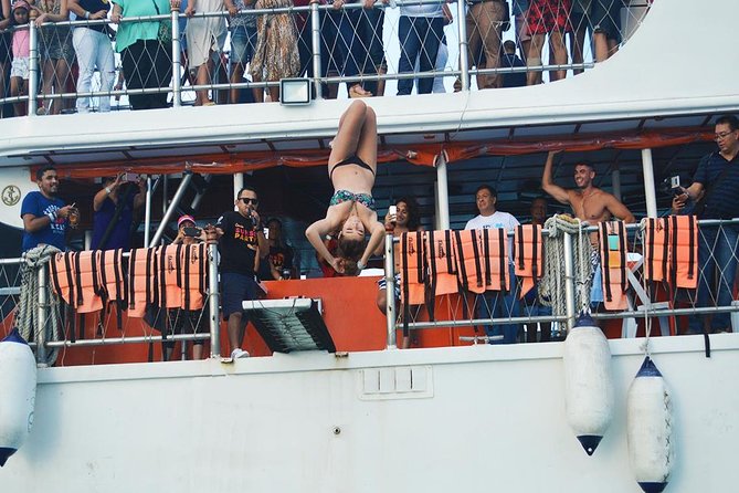 Cancun Dancer Cruise to Isla Mujeres with Snorkeling and Lunch - Lunch and drinks: fajitas with all the fixings, plus chips and guacamole