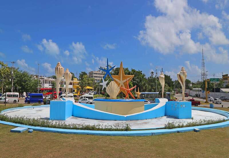 Cancun: Hop-On-Hop-Off Sightseeing Bus Tour - Hotel Zone Circuit: Beaches, Shopping, and the Cancun Sign Photo Stop