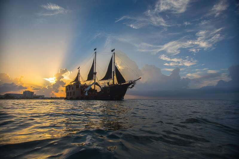 Cancún: Jolly Roger Pirate Dinner Cruise 2025 - Sunset sailing in Cancún and Isla Mujeres Bay (3.5 hours total)