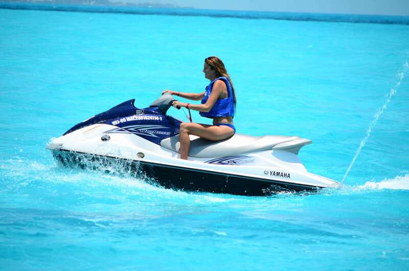 Cancun: Waverunner in Nichupte Lagoon - What Happens at the Dock: Instructions, Safety Gear, and Getting Moving Fast