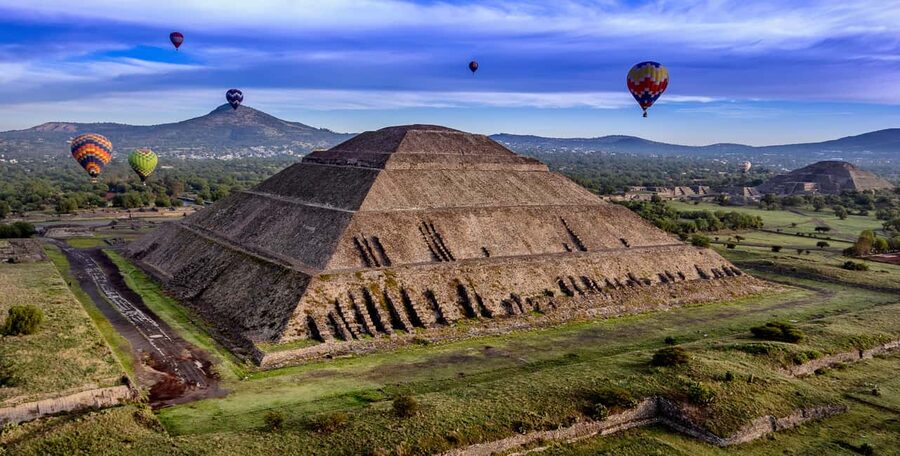 CDMX: Teotihuacan Hot Air Balloon with Breakfast - Teotihuacan with a guide: getting beyond postcard pyramids