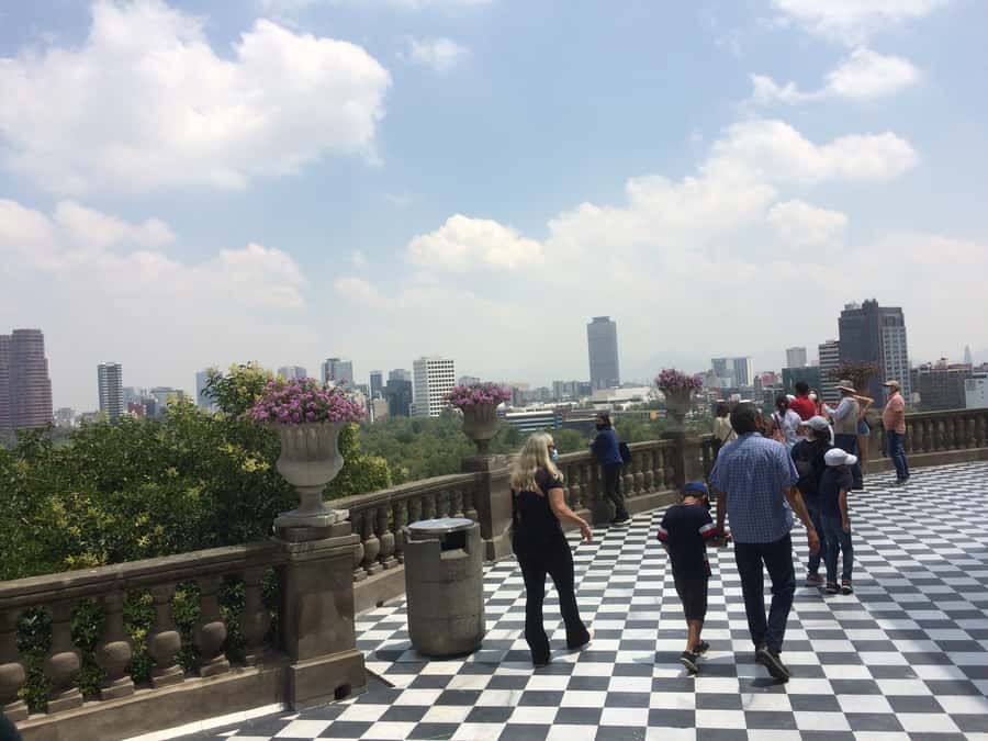 Chapultepec Castle & Anthropology Museum Prívate Tour - Meeting at Estela de Luz and getting oriented fast