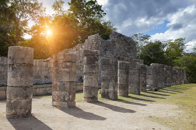 Chichen Itza by Van: Reduced Group, Tour Guide, Fast Trip & Lunch - Entering Chichen Itza With a Bilingual Guide Who Sets the Order