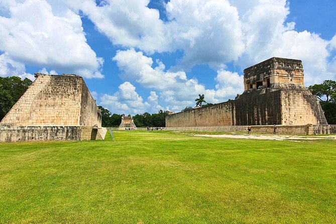 Chichen Itza Gastronomic, Valladolid and Cenote Extremo - The Kaua gastronomic demo and buffet lunch at Tio Manolo’s