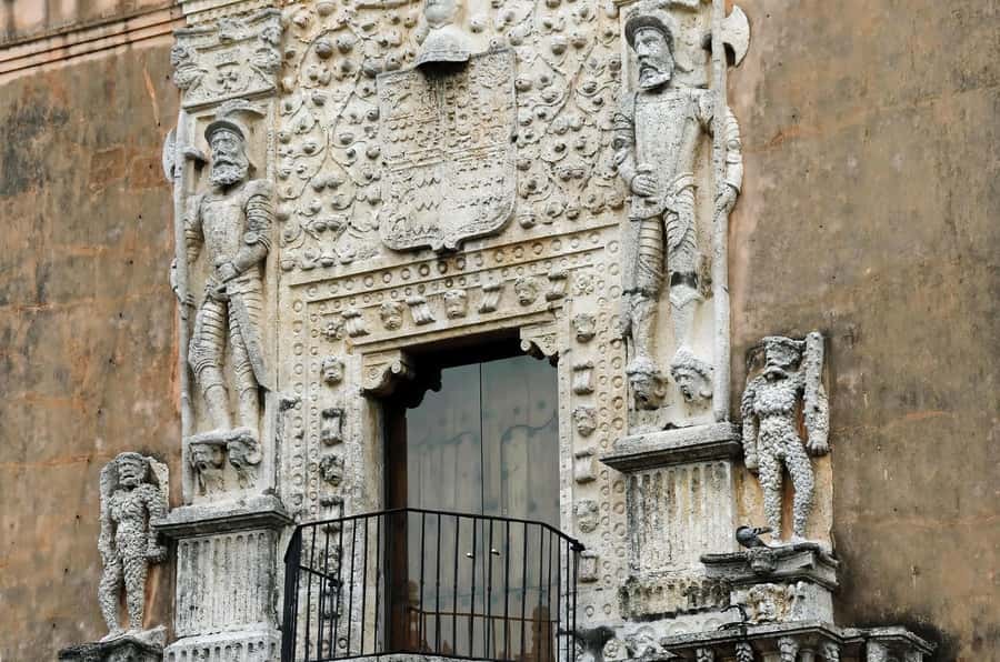 Chichén Itzá: Tour with an Expert Guide - The sacred-city walk, including the ball court and other details