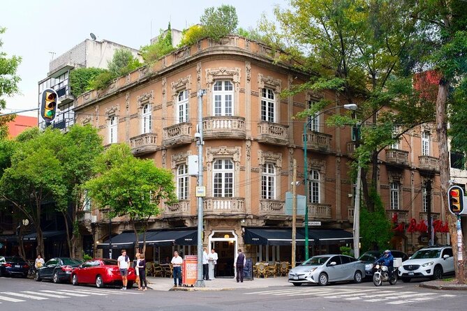 Colonia Roma Food Tour - Stop 1 in Colonia Roma: architecture, eating, and the neighborhood feel