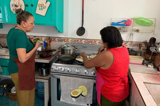 Cozumel Cooking Class - Starting at El Mercado: how you pick the ingredients that make the meal