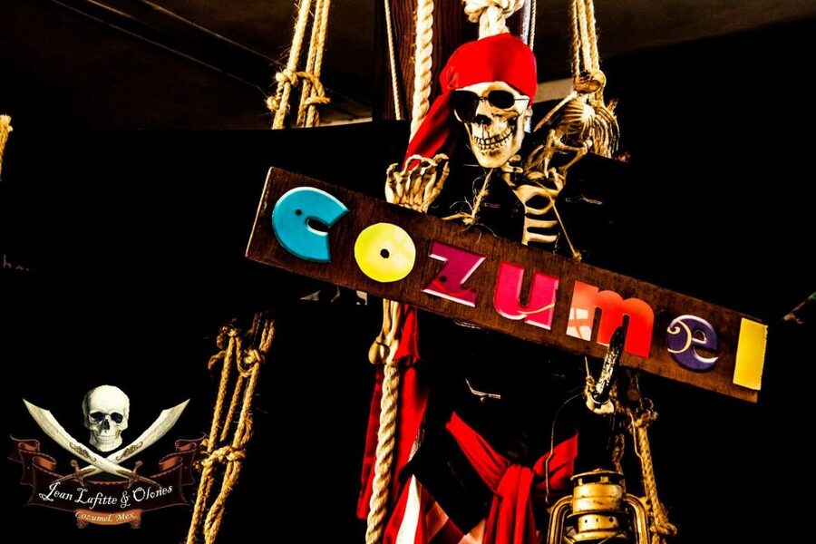 Cozumel: Pirate Ship Cruise with Open Bar, Dinner, and Show - Who Should Book This Cozumel Pirate Dinner Cruise?