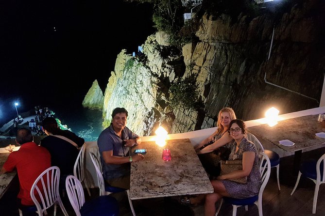 DeLuxe Cliff Divers+Sunset Exhibition byNight w/Different Options - The by-night cliff show and sunset dinner combo that actually makes sense