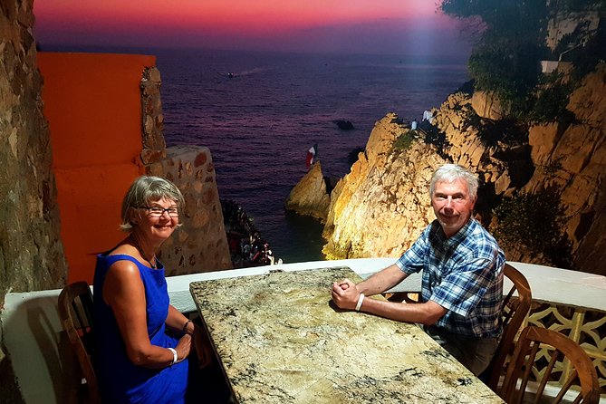 DeLuxe Cliff Divers+Sunset Exhibition byNight w/Different Options - La Perla at El Mirador: your 3-course dinner, plus the view