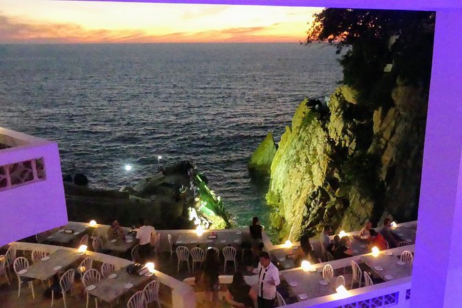 DeLuxe Cliff Divers+Sunset Exhibition byNight w/Different Options - Who should book this tour, and who might skip it