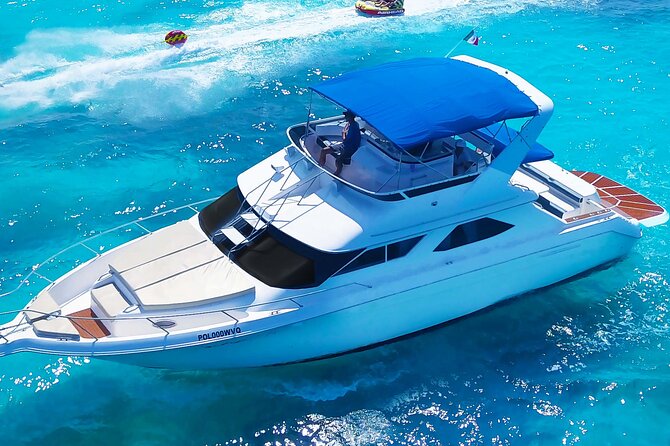 Deluxe Yacht 48FT with FlyBrige Rental in Cancun - A Flybridge Yacht Day on the Cancun Coast