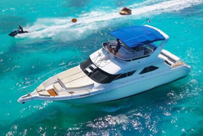 Deluxe Yacht 48FT with FlyBrige Rental in Cancun
