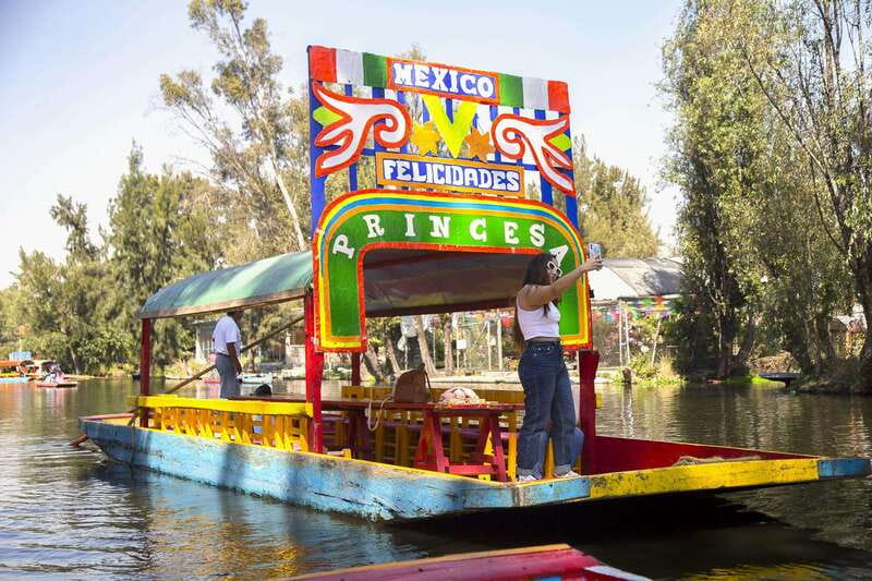 Discover Xochimilco and Coyoacán: Tradition, Music, Culture - Xochimilco by Trajinera: What the Canal Ride Feels Like
