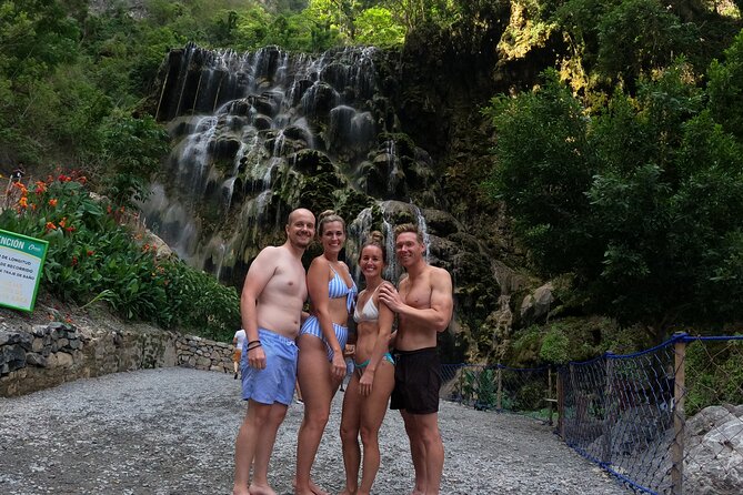 Early & Express Tolantongo Hot Springs - The ride to Tolantongo: air-conditioning helps, but the road is still the road