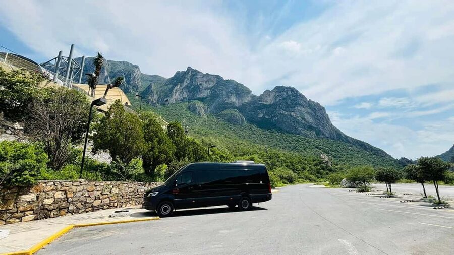 El mejor tour a "Grutas de Garcia" + Teleférico + Tickets - Mirador del Obispado: the city comes back into focus