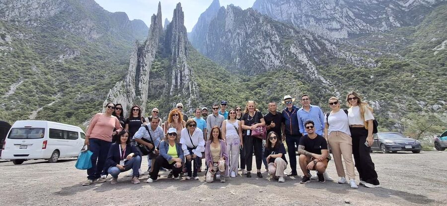El mejor tour a "Grutas de Garcia" + Teleférico + Tickets - Transport, timing, and the small-group reality