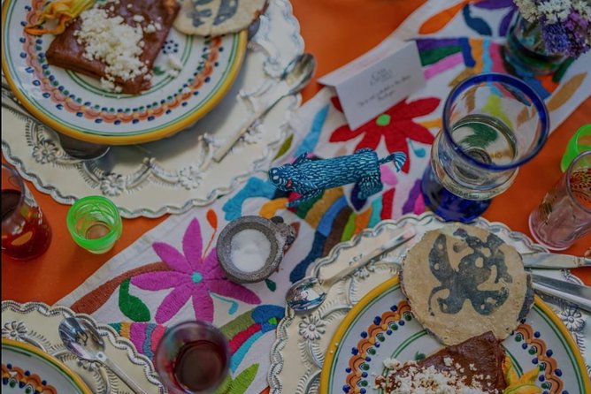 Flavors of Oaxaca: Cooking Class with No Set Menu and Local Market Tour - Language Options and How the Small Group Helps You Learn
