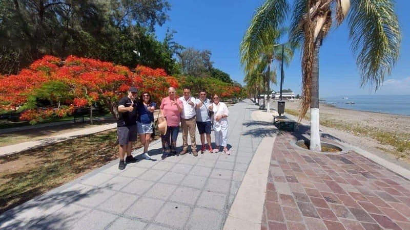 From Guadalajara: Enchanting Lake Chapala & Ajijic Day Trip - Ajijic streets, murals, and the expat art-and-craft scene