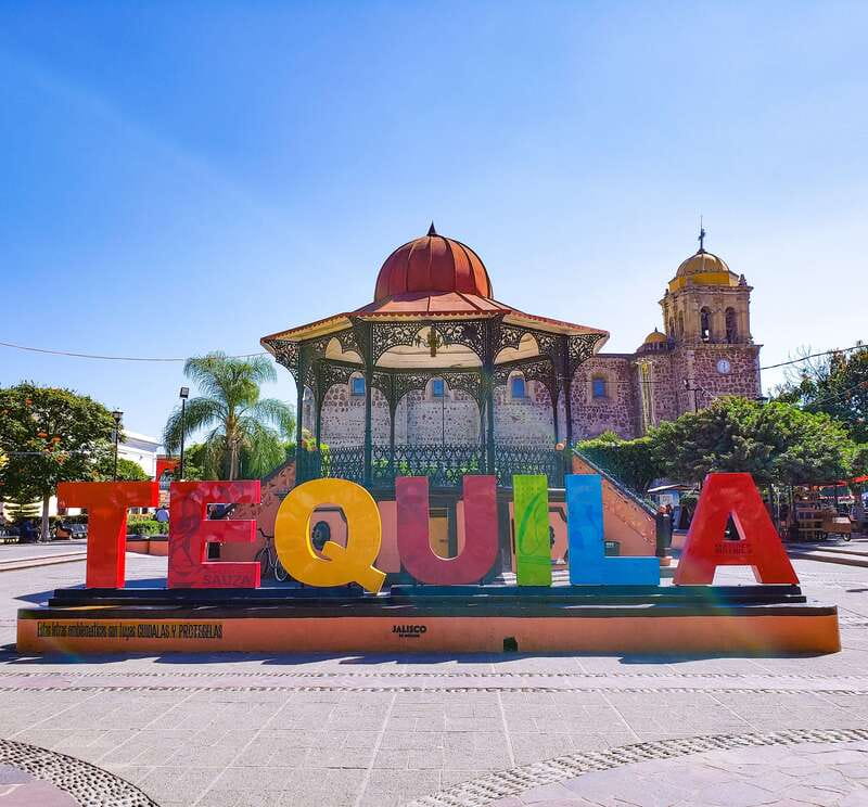 From Guadalajara: Town of Tequila & Jose Cuervo Factory Tour - From Guadalajara to Tequila: the smart one-day way to do it