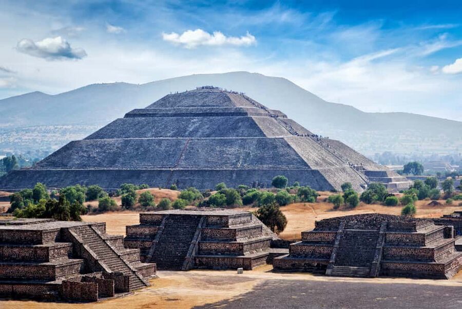 From Mexico City: Expedition to Teotihuacan, Tlatelolco, and Basilica of Guadalupe - Basilica of Our Lady of Guadalupe: what to notice beyond the postcard