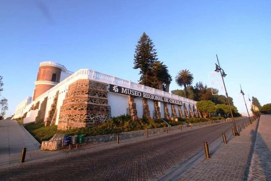 From Puebla: Guided Tour of Cholula - San Gabriel Convent and San Francisco Acatepec: early stops that set the story