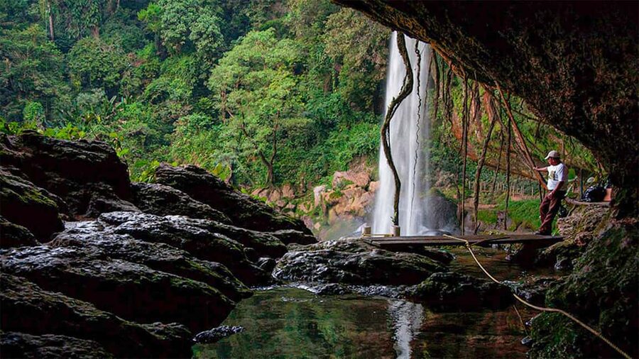 From San Cristóbal: Agua Azul and Palenque Day Trip - Palenque Archaeological Zone: Temple of the Inscriptions and the Palace, plus the on-site guide decision