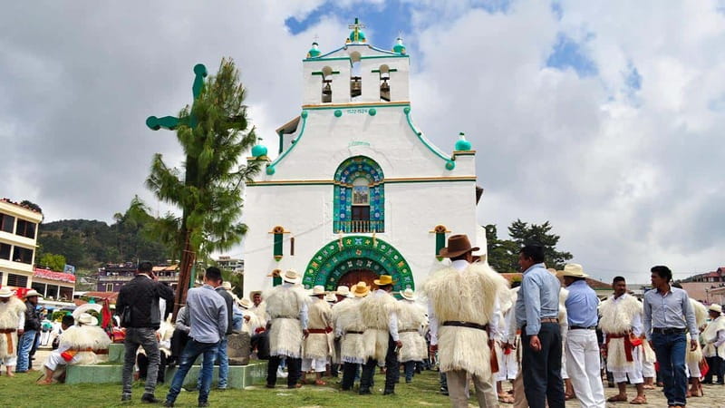 From San Cristóbal: Chamula and Zinacantán Guided Tour - San Juan Chamula Church: Rituals, Pine Leaves, and No-Camera Etiquette