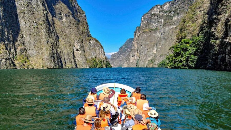 From Tuxtla Sumidero Canyon, Viewpoint & San Cristobal Tour - Morning pickup in Tuxtla: Soriana Híper Poliforum to first viewpoints