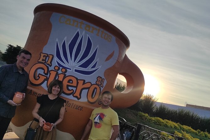 Full Day in Tequila with Tasting and party in Cantaritos - Cantaritos el Güero #1: the party finale with giant drinks and live music