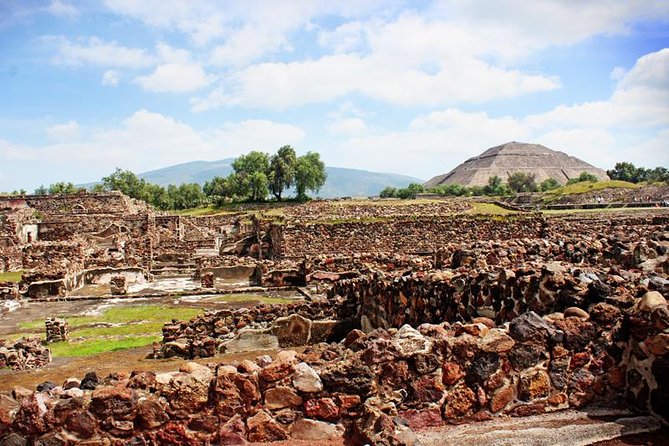 Full-Day Teotihuacan & Basilica Guadalupe Tour - Teotihuacan’s Sun and Moon pyramids: the big show with tight constraints
