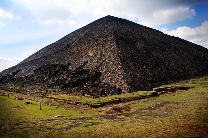 Full-Day Teotihuacan & Basilica Guadalupe Tour - What to expect from the guide (English, Spanish, and the quality gap)